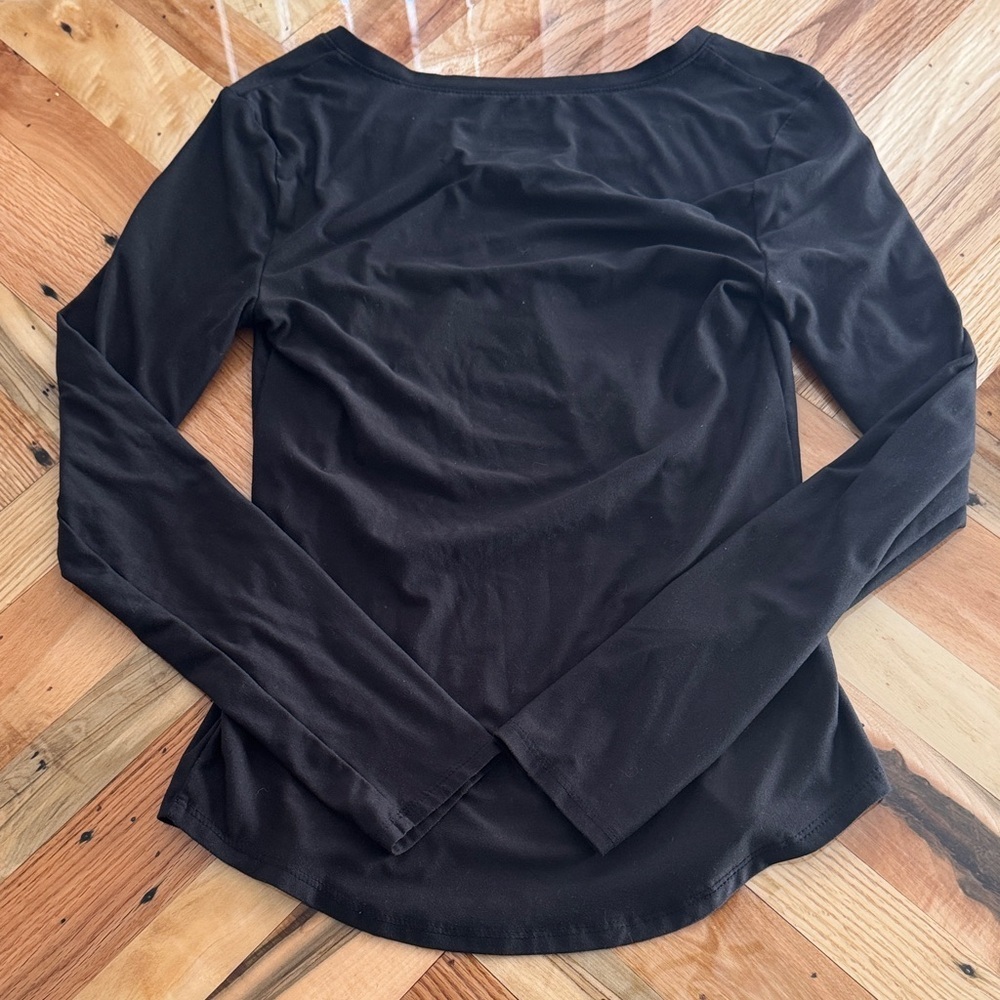 No Boundaries Rock & Roll Skull Black Long Sleeve Skull Rose Top - Picture 4 of 4